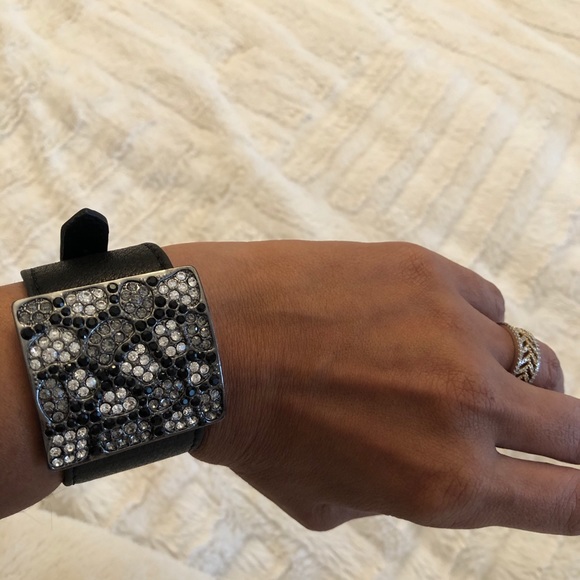 Leather bracelet with crystals